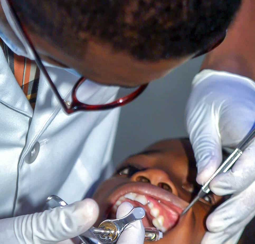 Fast and effective 1-hour teeth whitening service for instant results Reading
